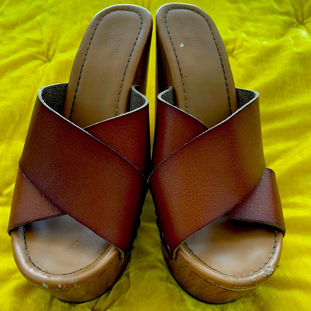 Mossimo Tan cross strap wedged